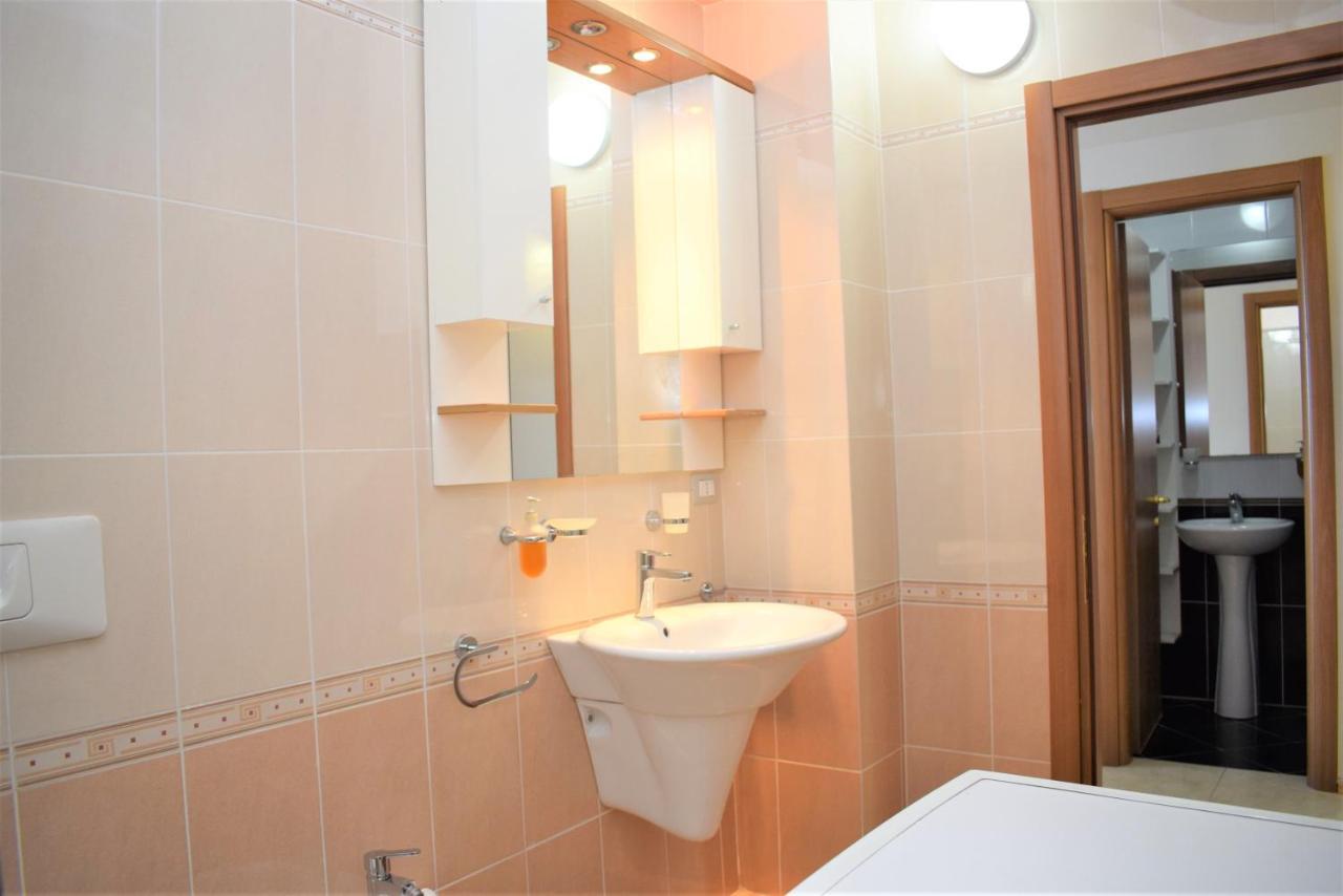 Home Sweet Home By The Sea - 060 Durres Bagian luar foto