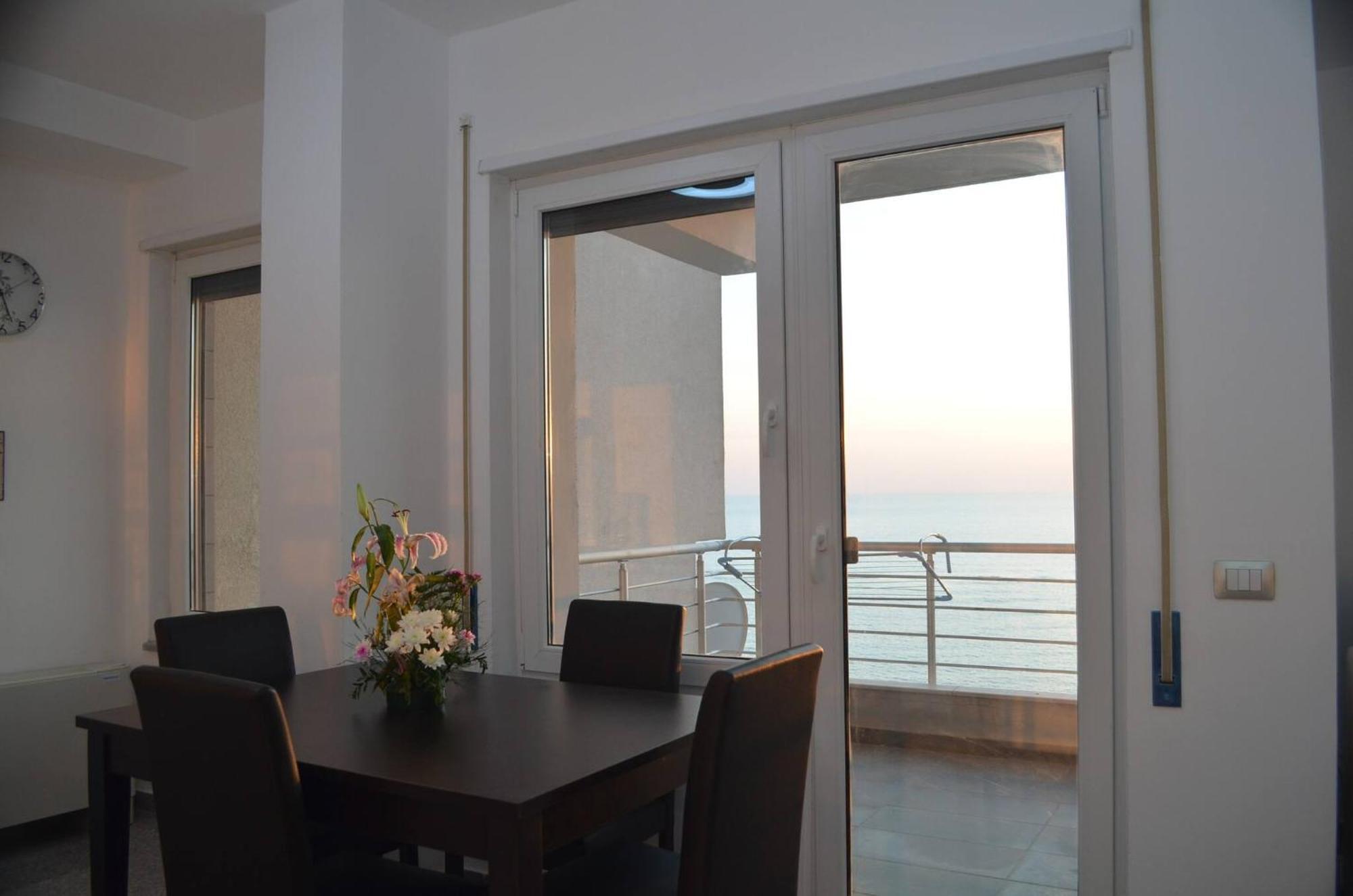 Home Sweet Home By The Sea - 060 Durres Bagian luar foto