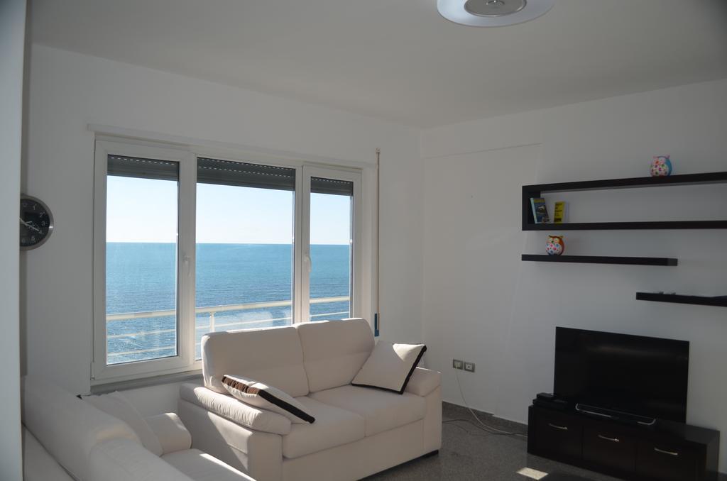 Home Sweet Home By The Sea - 060 Durres Ruang foto